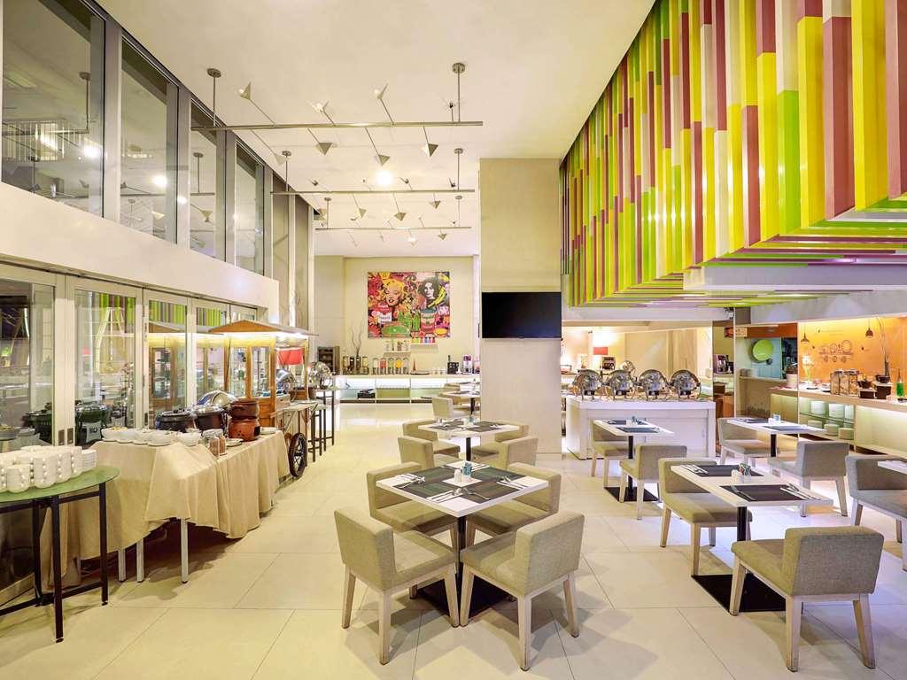Ibis Styles Jakarta Gajah Mada Экстерьер фото