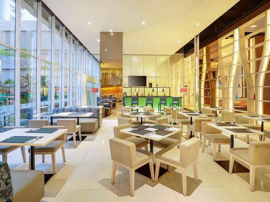 Ibis Styles Jakarta Gajah Mada Экстерьер фото